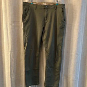 Weatherproof Vintage Straight Fit Men’s Olive Green Pants. Size 40 X 30.